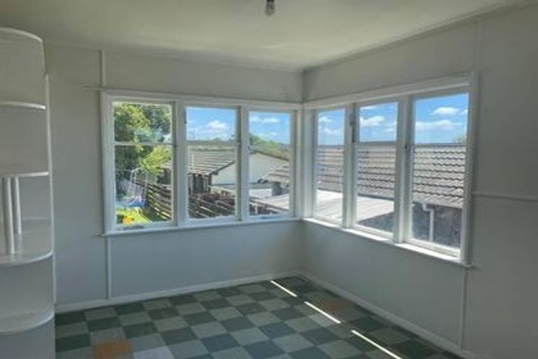 Photo of property in 84 Roberts Road, Te Atatu South, Auckland, 0610