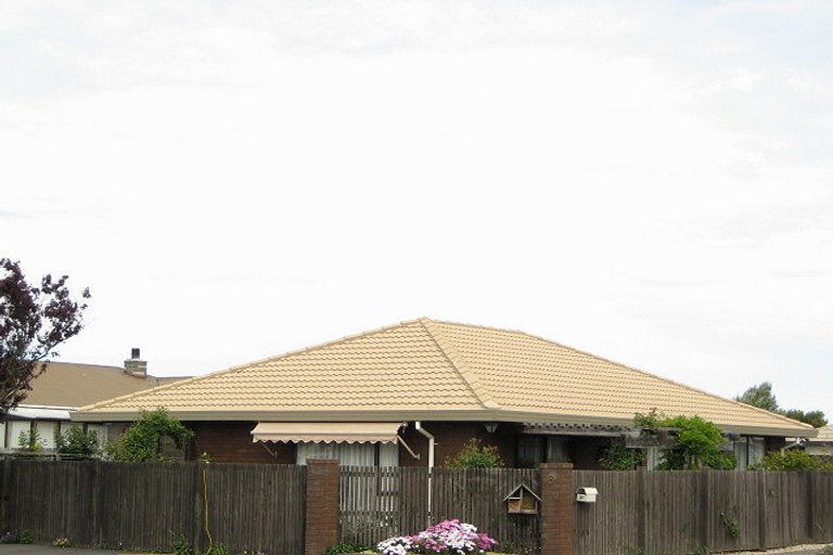 Photo of property in 2/8 Daniels Road, Redwood, Christchurch, 8051