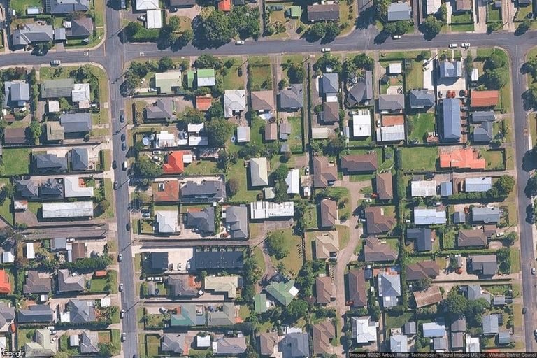 Photo of property in 2/7 Rewarewa Road, Te Atatu Peninsula, Auckland, 0610
