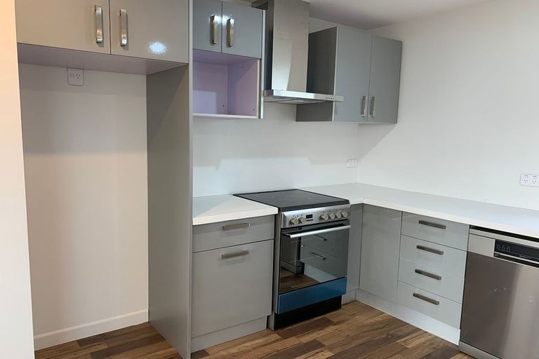 Photo of property in 2 Burgundy Park Avenue, Henderson, Auckland, 0612