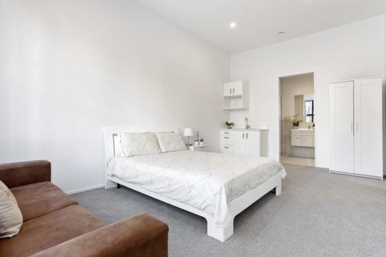 Photo of property in 80 Hobsonville Point Road, Hobsonville, Auckland, 0616