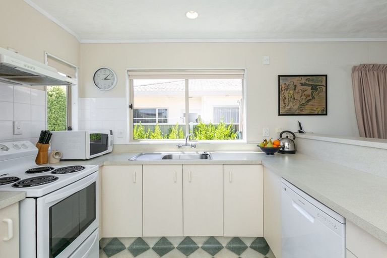 Photo of property in 2/38 Neeve Road, Taradale, Napier, 4112