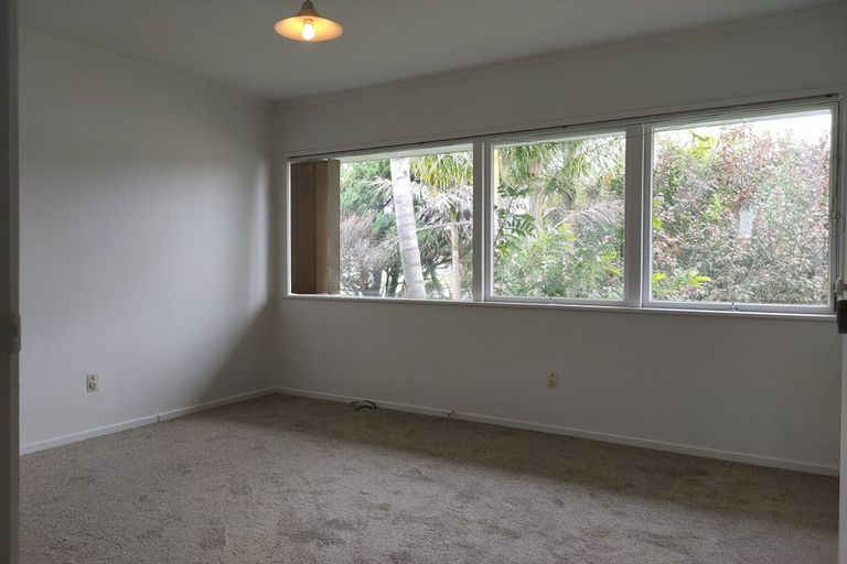 Photo of property in 80 Beechdale Crescent, Pakuranga Heights, Auckland, 2010