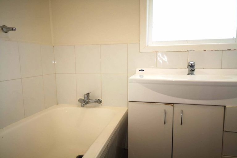 Photo of property in 46 Kohekohe Street, New Lynn, Auckland, 0600