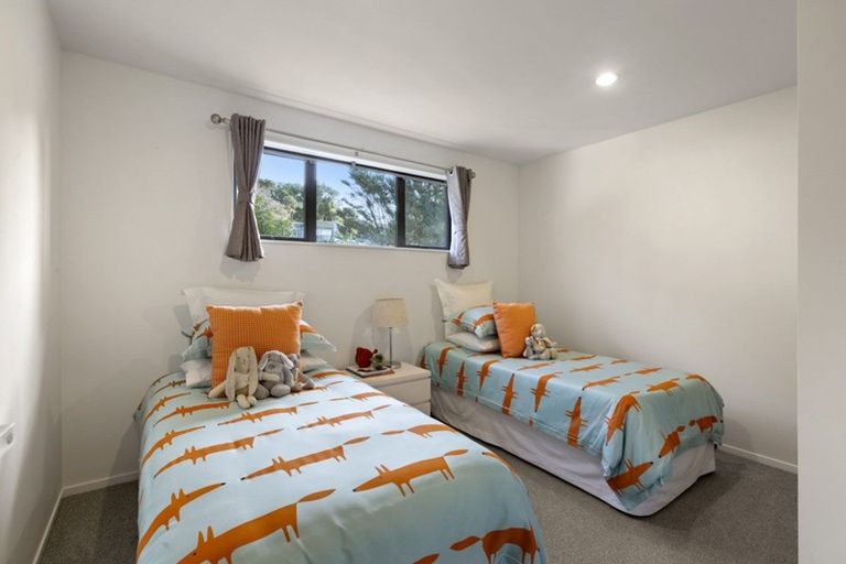 Photo of property in 41 Fairmount Road, Titirangi, Auckland, 0604