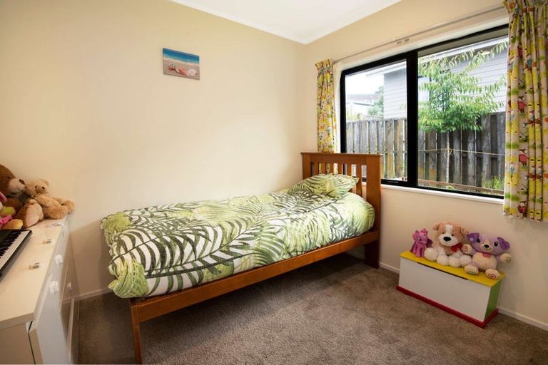 Photo of property in 1/16 Atlantis Place, Totara Vale, Auckland, 0629