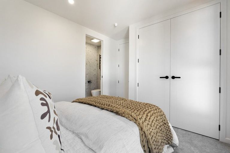Photo of property in 69d Chivalry Road, Glenfield, Auckland, 0629