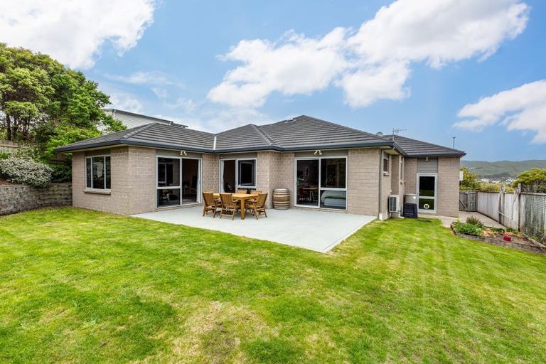 Photo of property in 4 Peel Lane, Aotea, Porirua, 5024