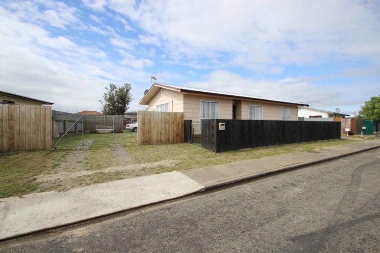 Photo of property in 8a Arklow Place, Flaxmere, Hastings, 4120