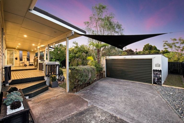 Photo of property in 40 Hartley Terrace, Massey, Auckland, 0614