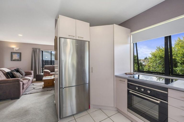 Photo of property in 8 Owl Court, Unsworth Heights, Auckland, 0632