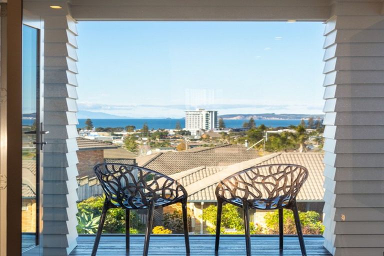 Photo of property in 96 Grovenor Drive, Orewa, 0931