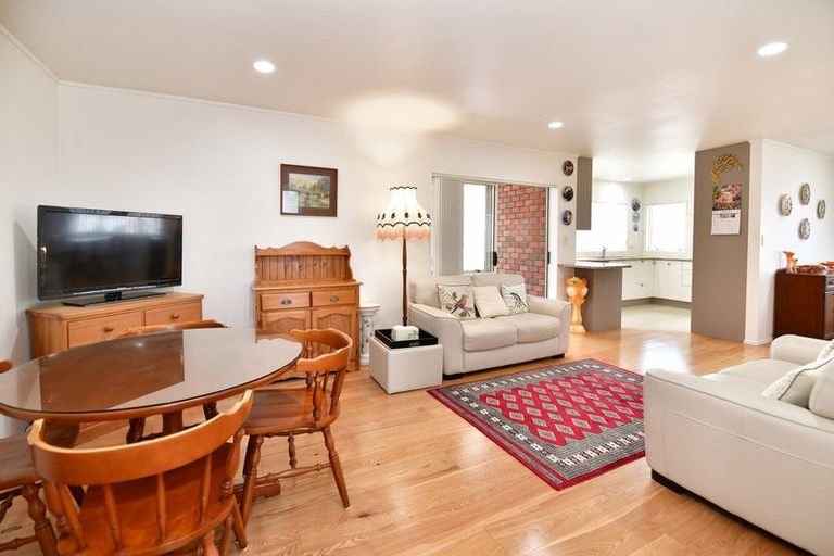 Photo of property in 110 Lakeside Drive, Orewa, 0931