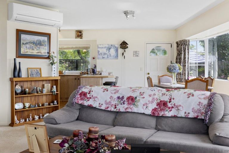 Photo of property in 2/8 Kinder Street, Acacia Bay, Taupo, 3330