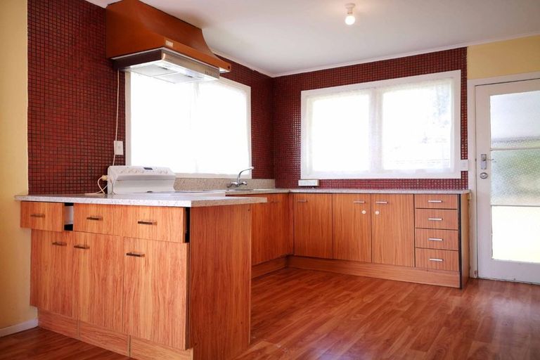 Photo of property in 46 Kohekohe Street, New Lynn, Auckland, 0600