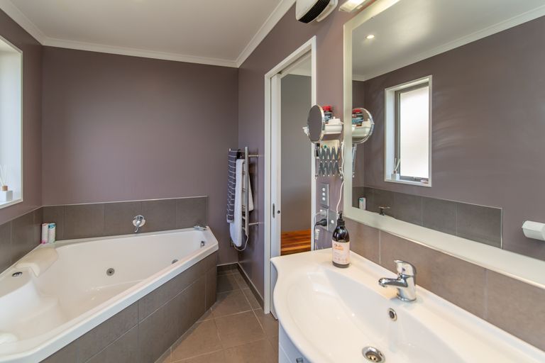 Photo of property in 11d Cameron Crescent, Rolleston, 7614