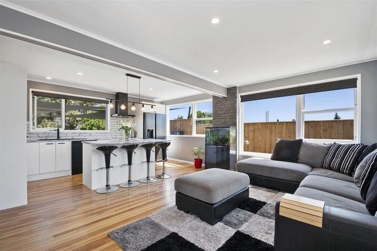 Photo of property in 2 Ward Place, Rangiora, 7400
