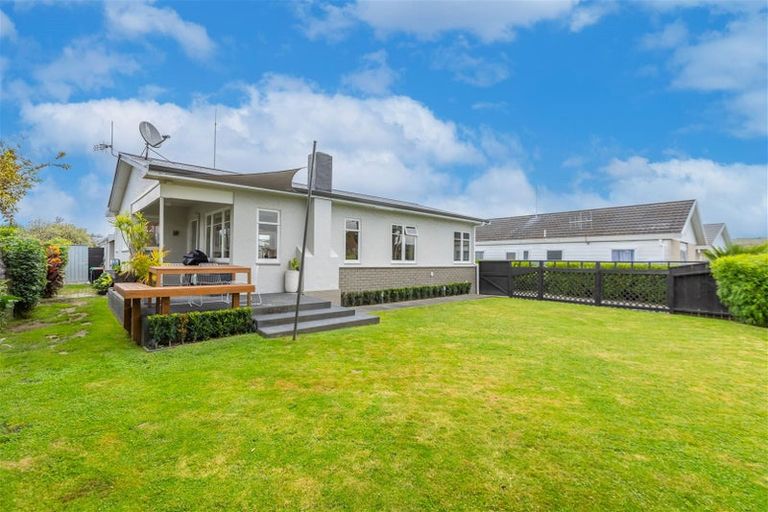 Photo of property in 1/57 Meeanee Road, Taradale, Napier, 4112