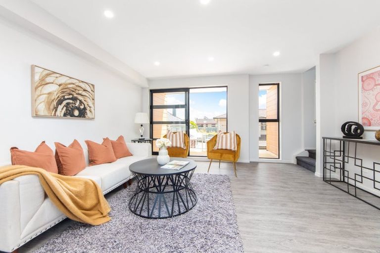 Photo of property in 3153 Great North Road, New Lynn, Auckland, 0600