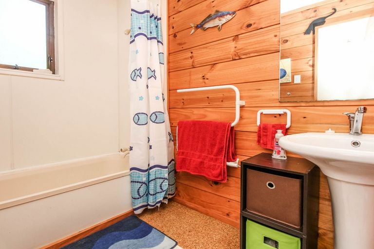 Photo of property in 74 Colwill Road, Massey, Auckland, 0614