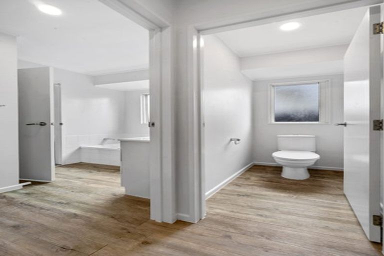 Photo of property in 54 Walworth Avenue, Pakuranga Heights, Auckland, 2010