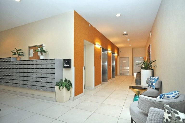 Photo of property in 602/17 Osterley Way, Manukau, Auckland, 2104