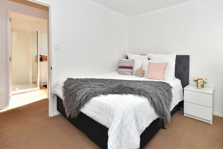 Photo of property in 15 Morewa Place, Takanini, 2112