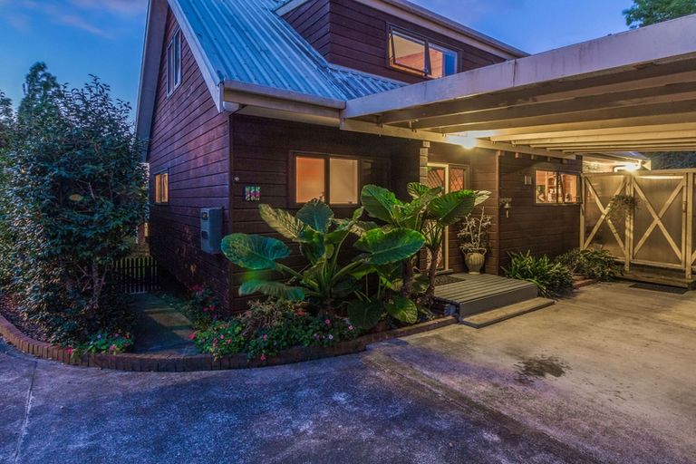 Photo of property in 74 Colwill Road, Massey, Auckland, 0614