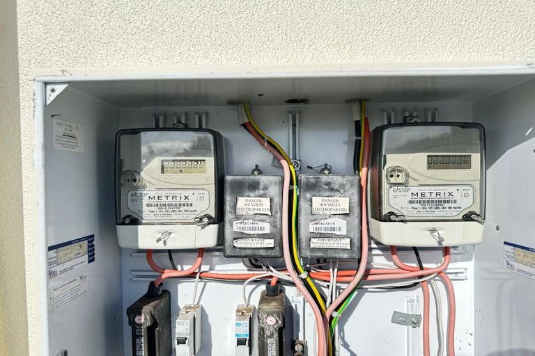 Photo of property in 60 Hewlett Road, Massey, Auckland, 0614