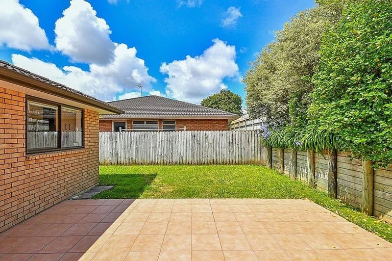 Photo of property in 10 Mt Lebanon Crescent, The Gardens, Auckland, 2105