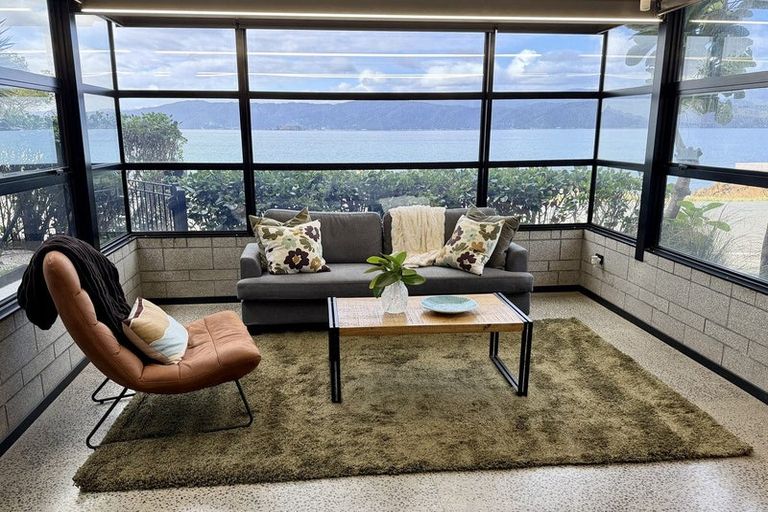 Photo of property in 377a Karaka Bay Road, Karaka Bays, Wellington, 6022