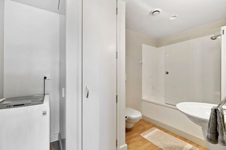 Photo of property in Shelley Bay Terraces, 3/61 Maupuia Road, Maupuia, Wellington, 6022