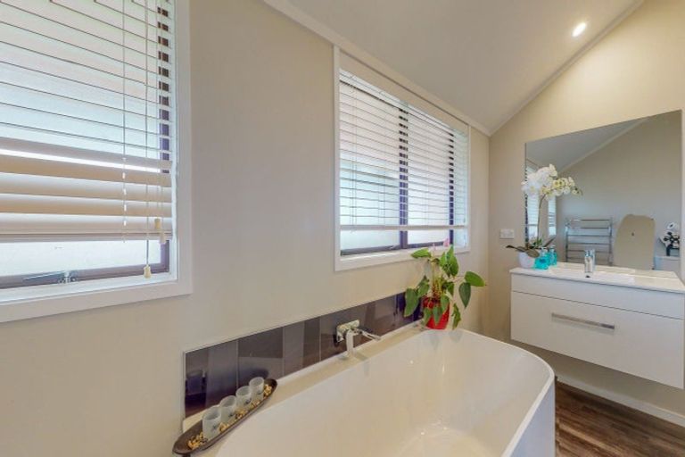 Photo of property in 32 Hauraki Road, Hauraki, Auckland, 0622