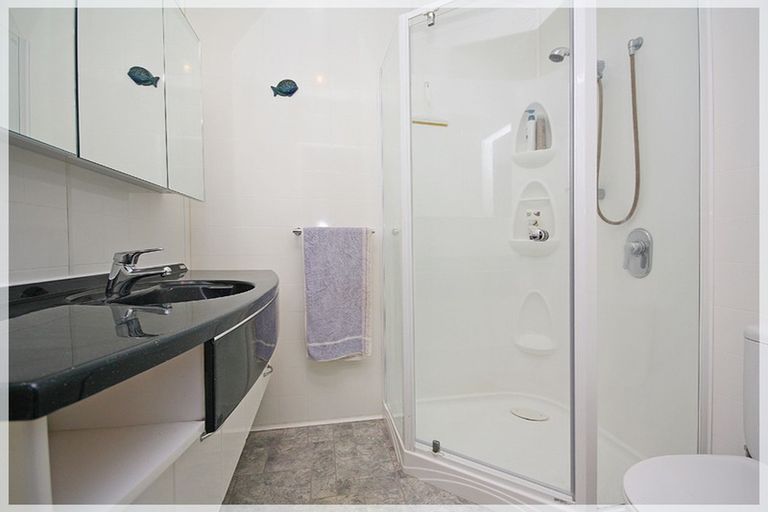 Photo of property in 214 Kawiu Road, Levin, 5510