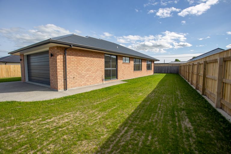 Photo of property in 7 Devon Lane, Carterton, 5713
