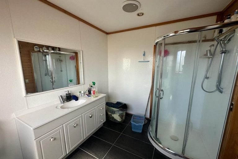 Photo of property in 80 Flanshaw Road, Te Atatu South, Auckland, 0610