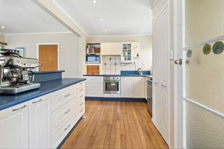 Photo of property in 38 Larsen Crescent, Tawa, Wellington, 5028