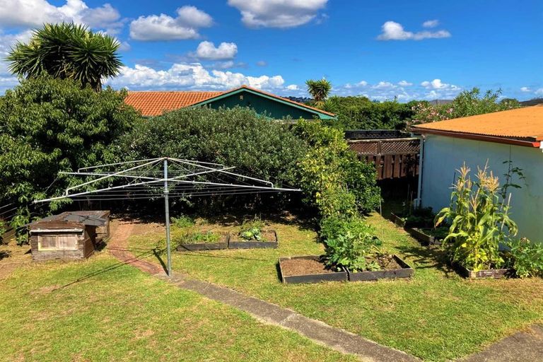 Photo of property in 60 Casuarina Road, Half Moon Bay, Auckland, 2012