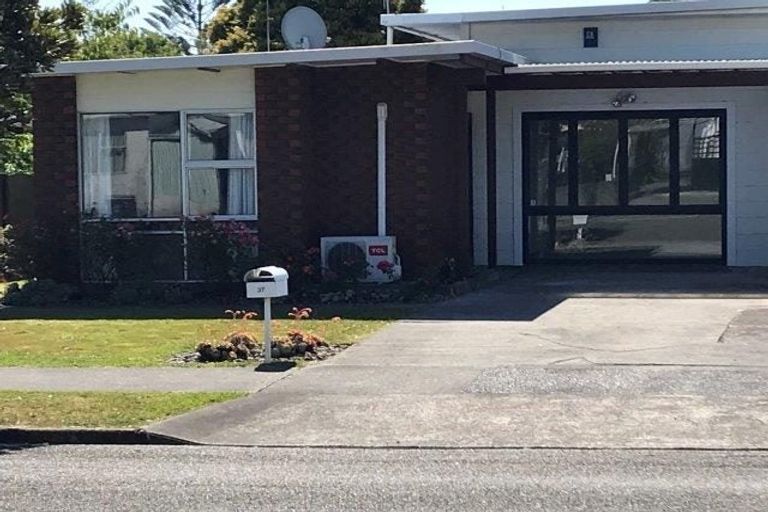 Photo of property in 37 Mcgregor Street, Milson, Palmerston North, 4414