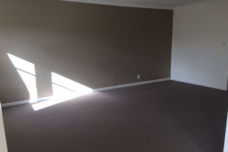 Photo of property in 16 Kauri Glen Road, Northcote, Auckland, 0627