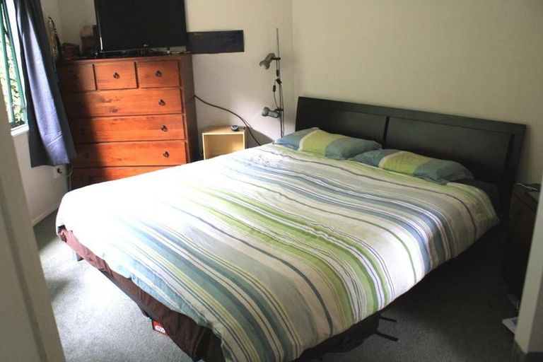 Photo of property in 1/5 Halberg Street, Glenfield, Auckland, 0629