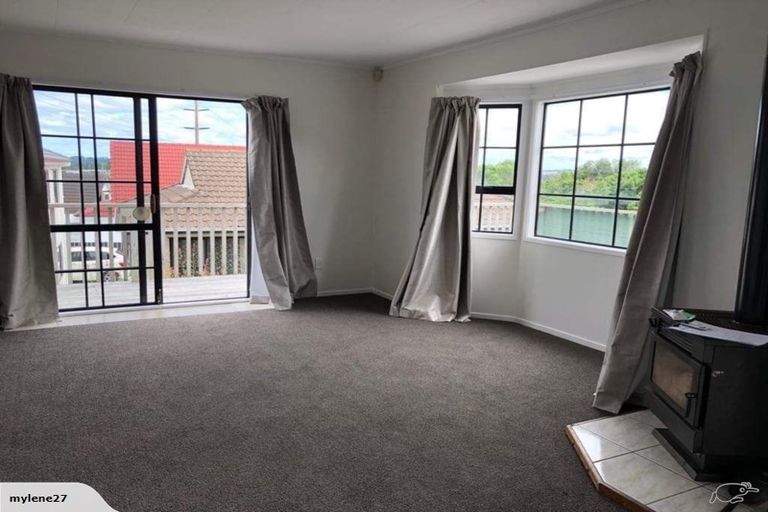 Photo of property in 17 Sabana Place, Unsworth Heights, Auckland, 0632