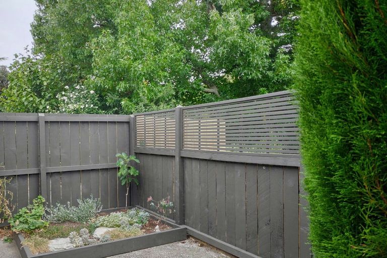 Photo of property in 4/20 Nikau Street, New Lynn, Auckland, 0600