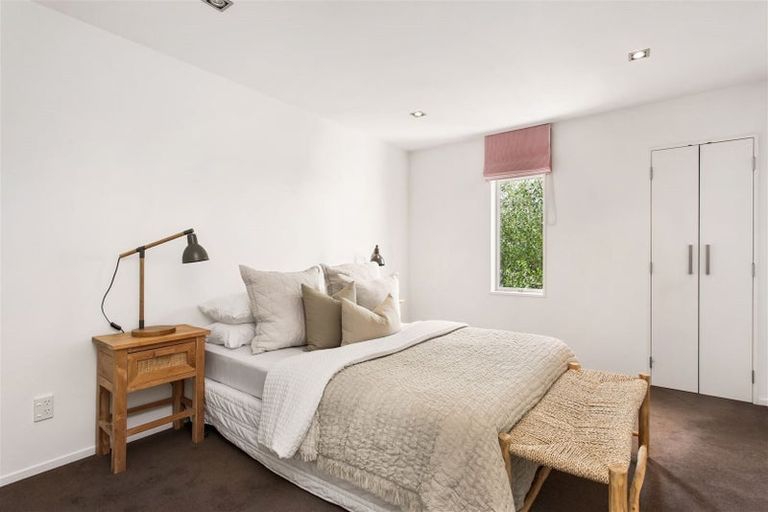 Photo of property in 43 Hawkesbury Avenue, St Albans, Christchurch, 8014