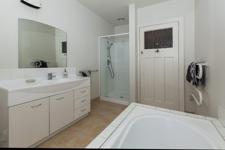 Photo of property in 104 Edward Avenue, Edgeware, Christchurch, 8013