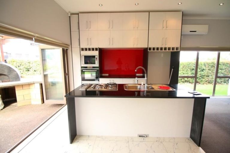 Photo of property in 27 Edgewood Way, Henderson, Auckland, 0612