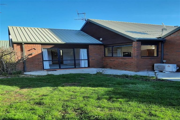 Photo of property in 3 Broadfell Avenue, Avonhead, Christchurch, 8042