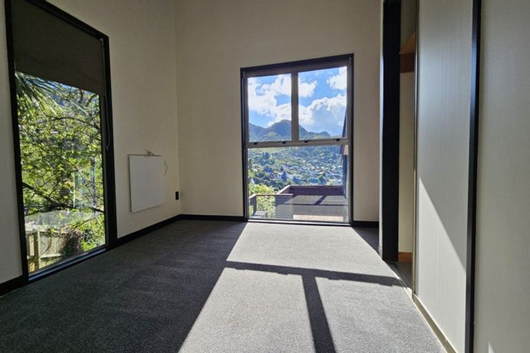 Photo of property in 35 Ticehurst Road, Lyttelton, 8082
