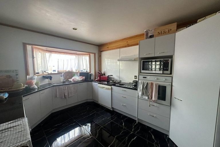 Photo of property in 80 Flanshaw Road, Te Atatu South, Auckland, 0610