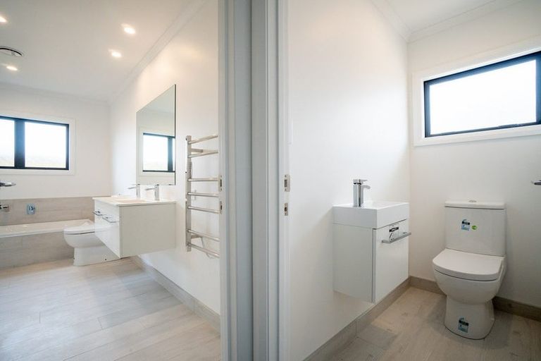 Photo of property in 8 Roberts Line, Kelvin Grove, Palmerston North, 4414